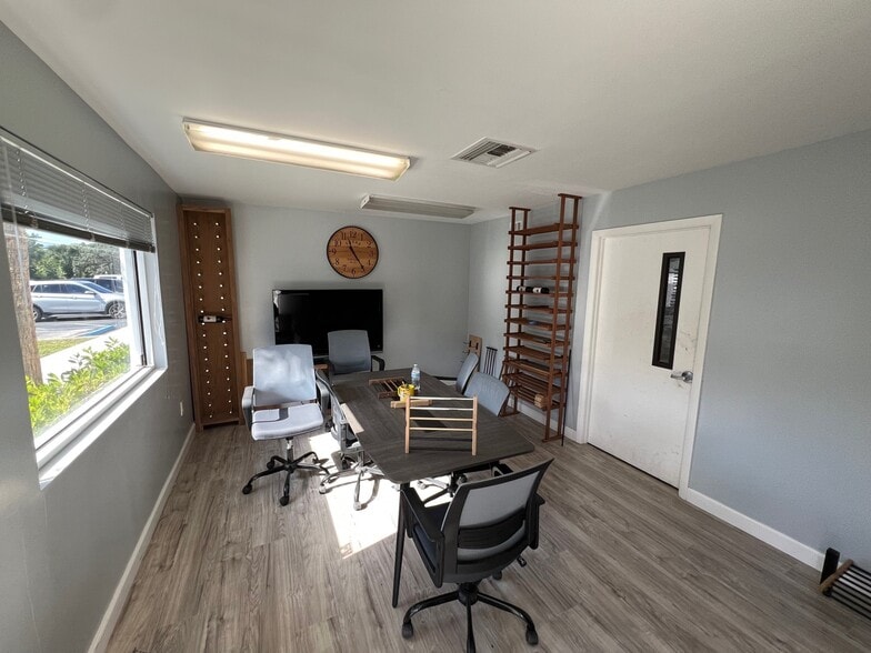 440 Tall Pines Rd, West Palm Beach, FL à louer - Photo du bâtiment - Image 3 de 7