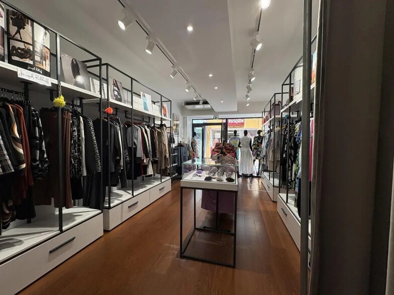 Retail in Reims for lease - Interior Photo - Image 3 of 5
