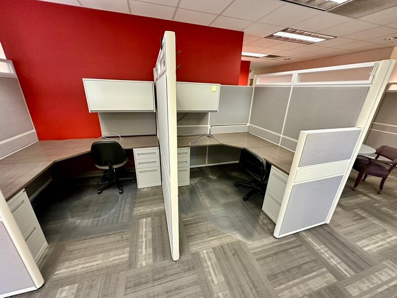 2850 Dairy Dr, Madison, WI for lease - Building Photo - Image 3 of 9