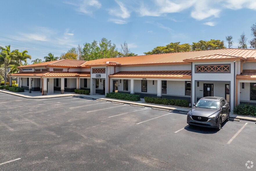 8791 Conference Dr, Fort Myers, FL à louer - Photo du bâtiment - Image 3 de 6