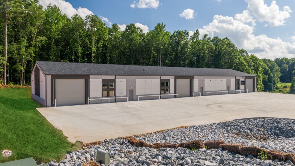 141 Innovation Dr, Statesville, NC for lease - Building Photo - Image 2 of 8