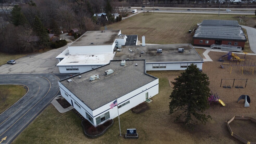 N50W35057 Wisconsin Ave, Oconomowoc, WI à vendre - Photo du bâtiment - Image 3 de 5