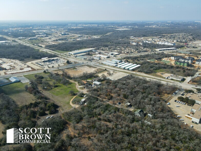4401 E McKinney St, Denton, TX à vendre - Photo du bâtiment - Image 3 de 9