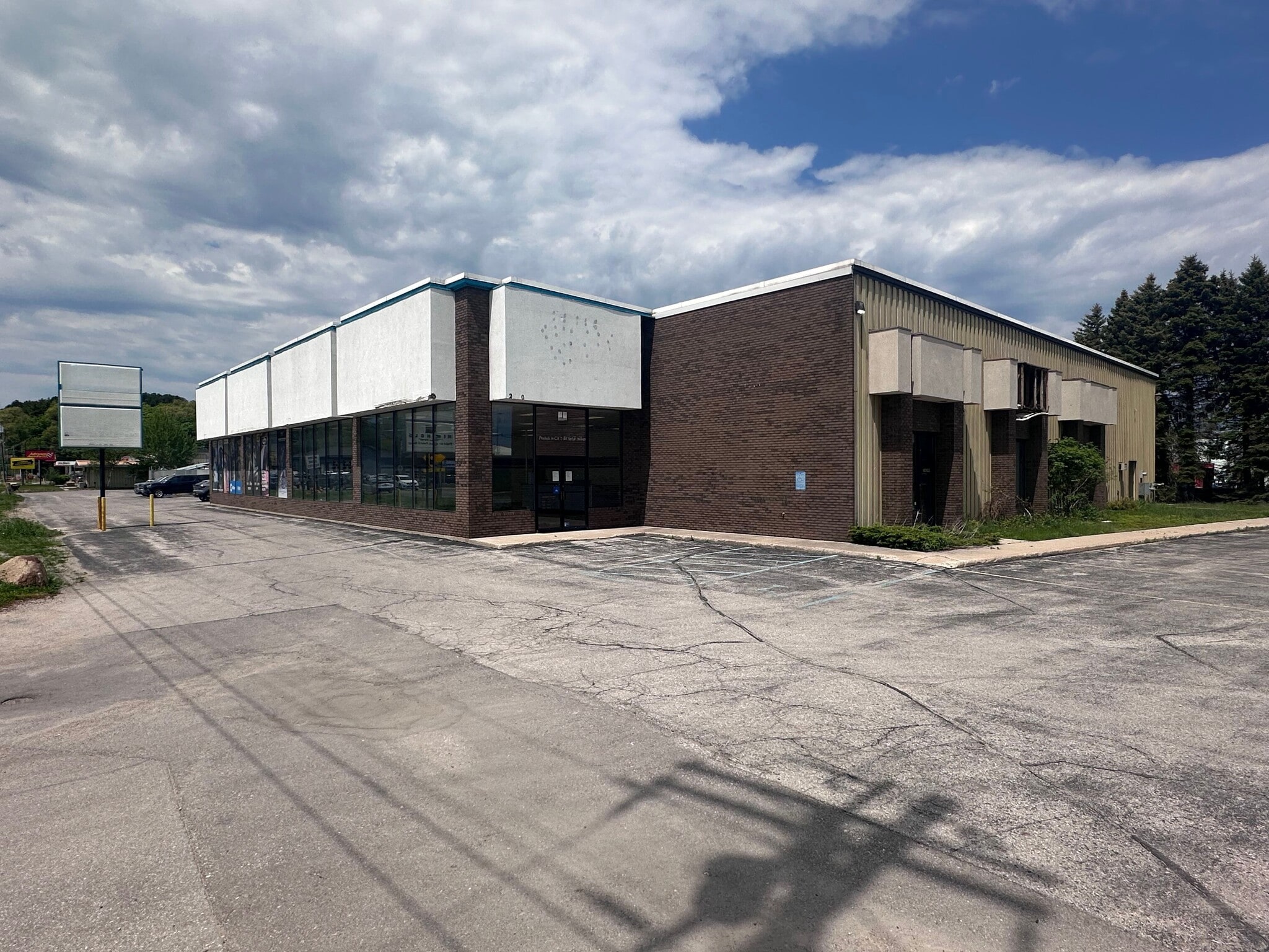 2360 S Airport Rd W, Traverse City, MI for lease Building Photo- Image 1 of 25
