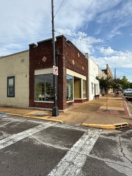 114 S Broadway St, Tupelo, MS for lease - Building Photo - Image 2 of 9