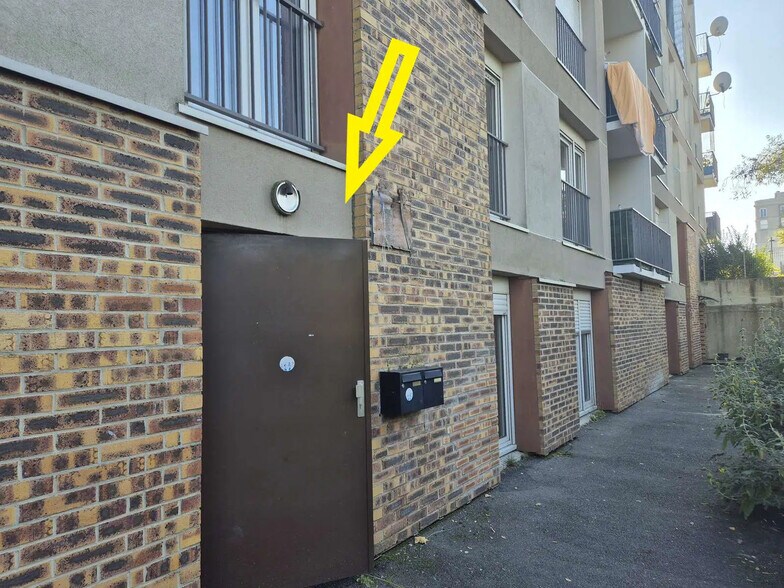 Bureau dans Dammarie-Les-Lys à louer - Photo du bâtiment - Image 1 de 3