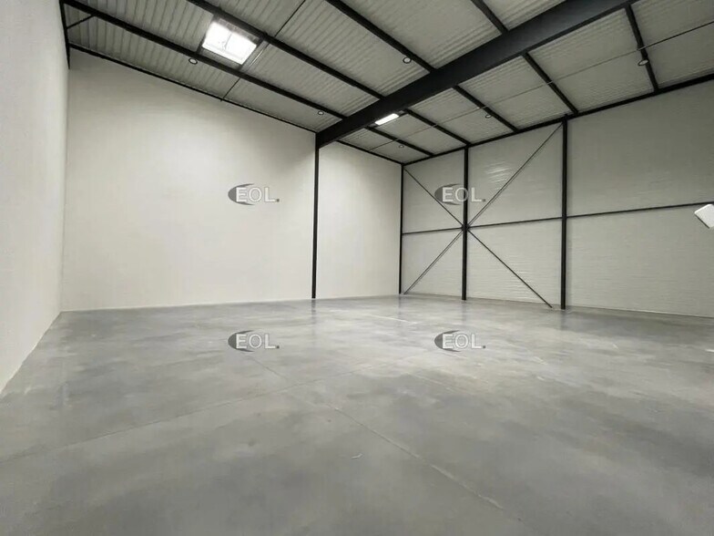 Flex dans Osny à louer - Photo du bâtiment - Image 3 de 12