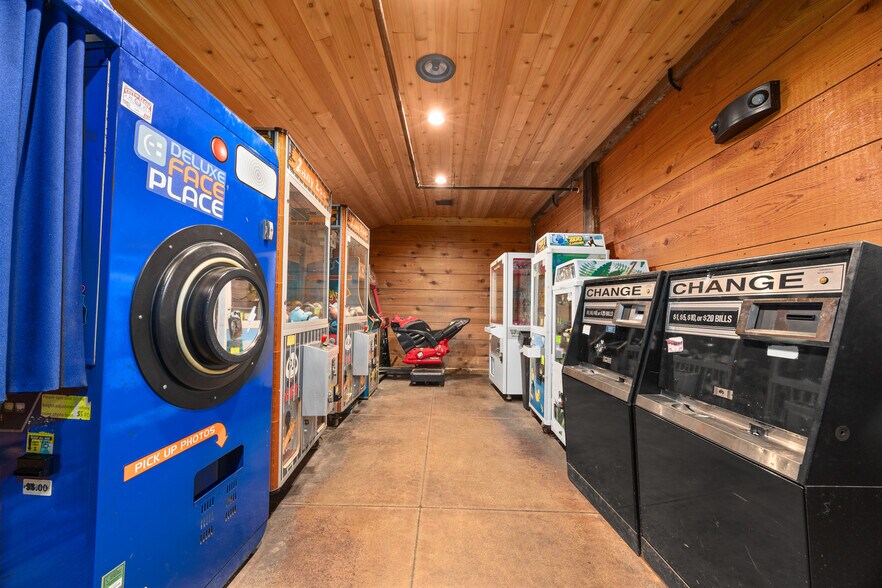 990 S Randall Rd, Elgin, IL à vendre - Photo intérieure - Image 2 de 11