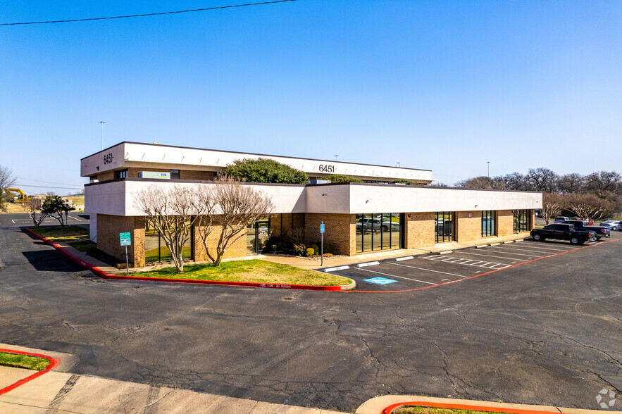 6451 Brentwood Stair Rd, Fort Worth, TX for lease - Primary Photo - Image 1 of 4