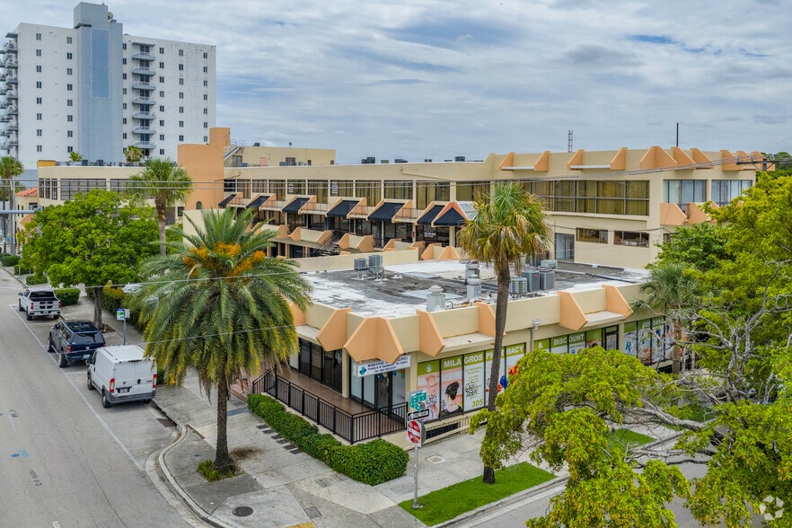 1220 SW 3rd St, Miami, FL à louer - Photo du bâtiment - Image 3 de 6