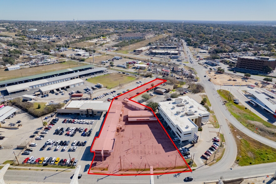 9600 N I-35, San Antonio, TX for lease - Building Photo - Image 2 of 30