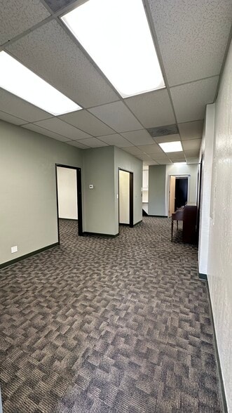 8242 W 3rd St, Los Angeles, CA for lease - Building Photo - Image 3 of 14