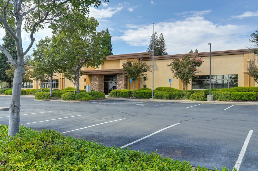 10620 Mather Blvd, Mather, CA à vendre - Photo du bâtiment - Image 1 de 7