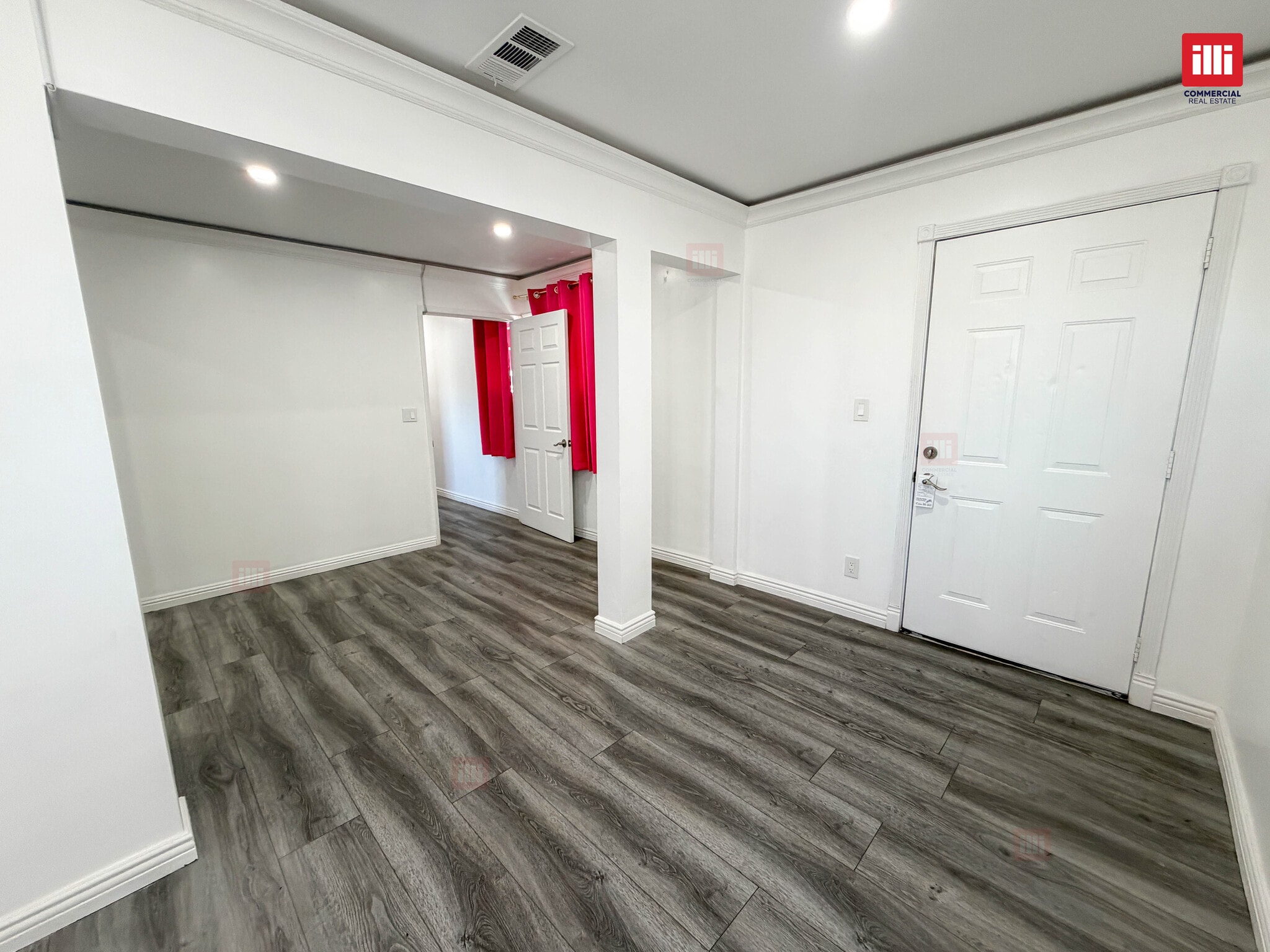 11685 Magnolia Blvd, North Hollywood, CA for lease Interior Photo- Image 1 of 3