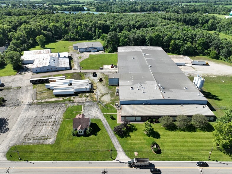 850 Cherry St, Blanchester, OH for sale - Building Photo - Image 2 of 9
