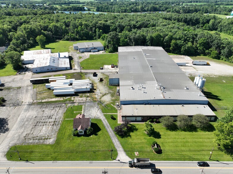 850 Cherry St, Blanchester, OH à vendre - Photo du bâtiment - Image 2 de 9