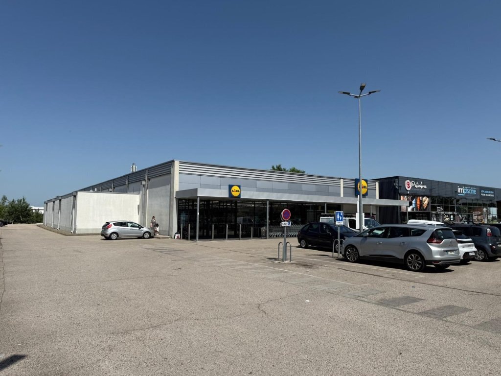 Retail in Chalon-sur-Saône for lease Building Photo- Image 1 of 6