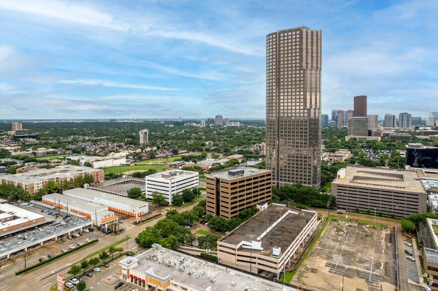 5851 San Felipe St, Houston, TX à louer - Photo du bâtiment - Image 2 de 11