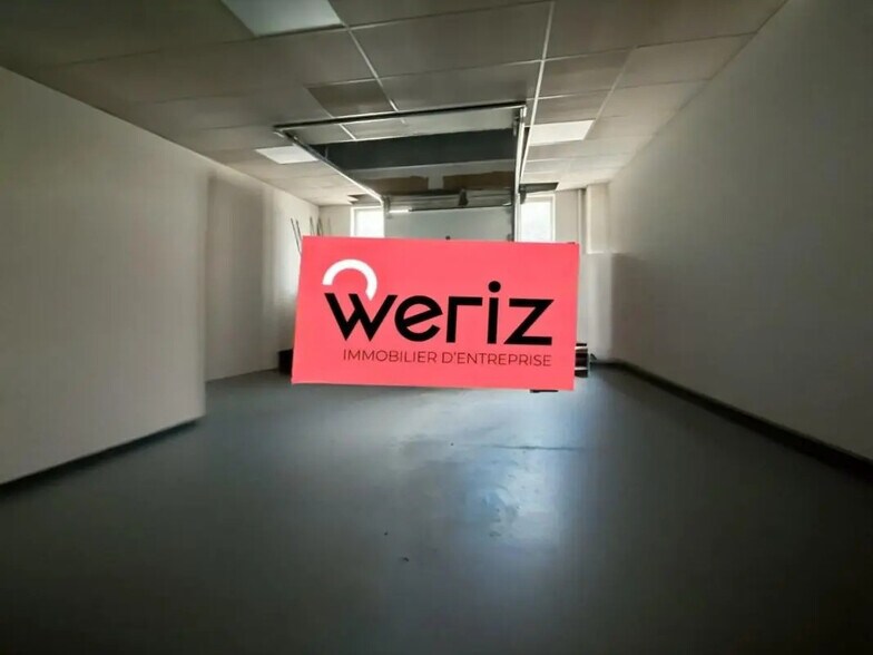 Flex in Marseille for lease - Interior Photo - Image 2 of 9