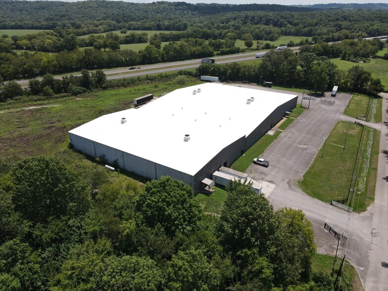 301 George Whitfield Industrial Park Rd, Elkton, TN à louer - Photo du bâtiment - Image 2 de 4