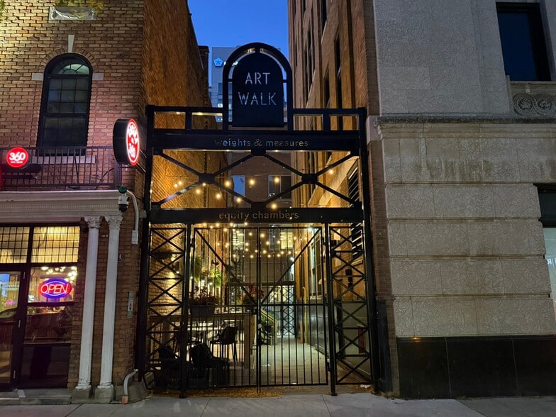 46-58 Chatham St W, Windsor, ON à louer - Photo du bâtiment - Image 3 de 21