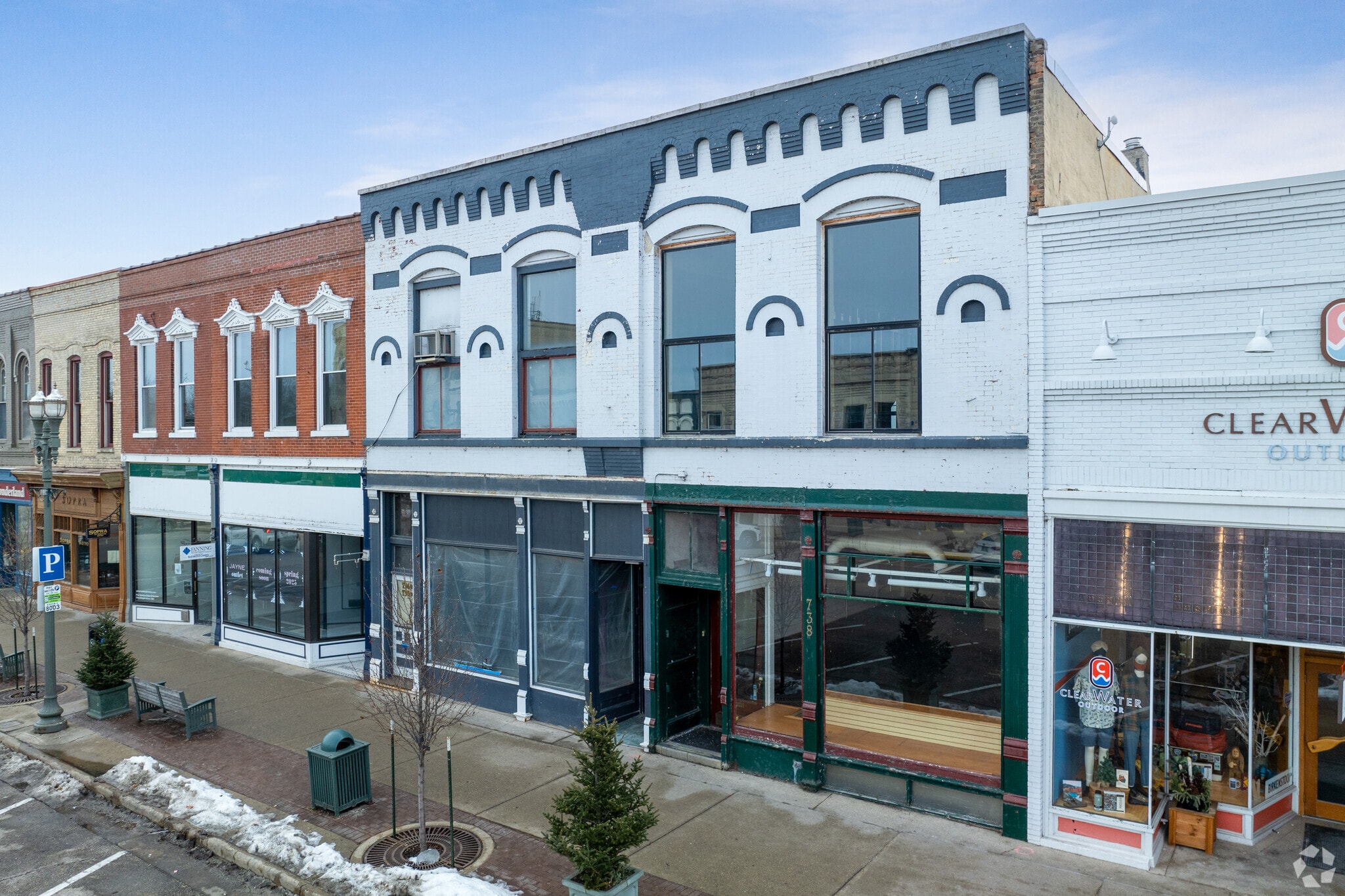 738 W Main St, Lake Geneva, WI for sale Primary Photo- Image 1 of 6