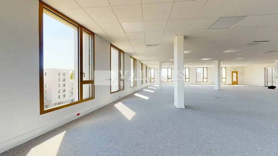 Commerce de détail dans Villeurbanne à louer Photo du bâtiment- Image 1 de 14