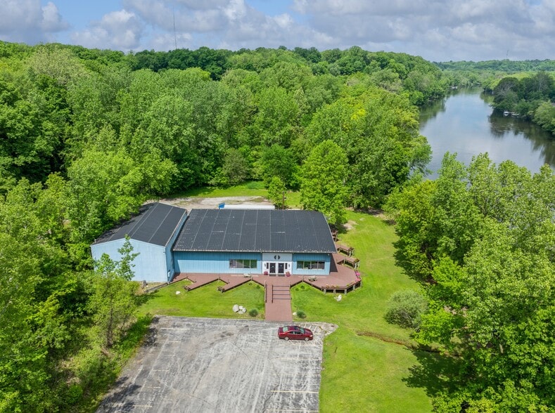 15437 N Red Bud Trl, Buchanan, MI à vendre - Photo du bâtiment - Image 2 de 26