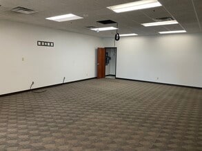 3601-3629 109th St, Urbandale, IA for lease Interior Photo- Image 2 of 9