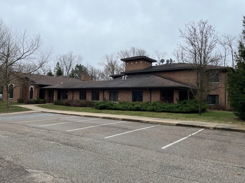 26095 Taft Rd, Novi, MI à vendre - Photo principale - Image 1 de 1