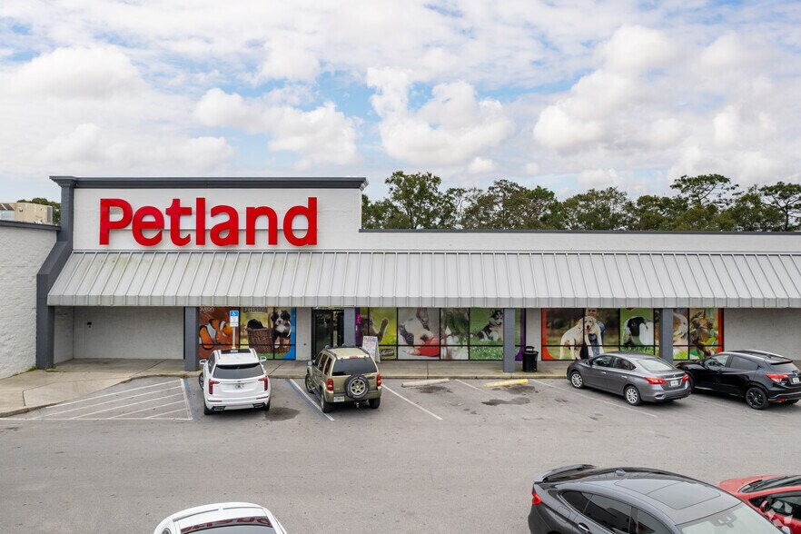 6235 N Davis Hwy, Pensacola, FL à louer - Photo du bâtiment - Image 2 de 5