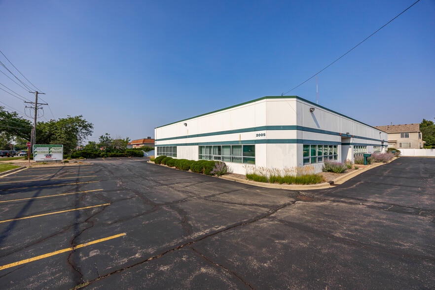 2005 Bloomingdale Rd, Glendale Heights, IL for sale - Building Photo - Image 3 of 15