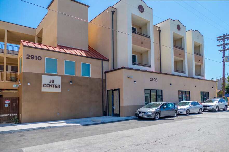 2910 Allesandro St, Los Angeles, CA à louer - Photo du bâtiment - Image 2 de 43