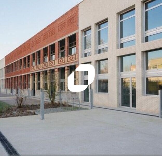 Office in Pantin for lease Building Photo- Image 1 of 7