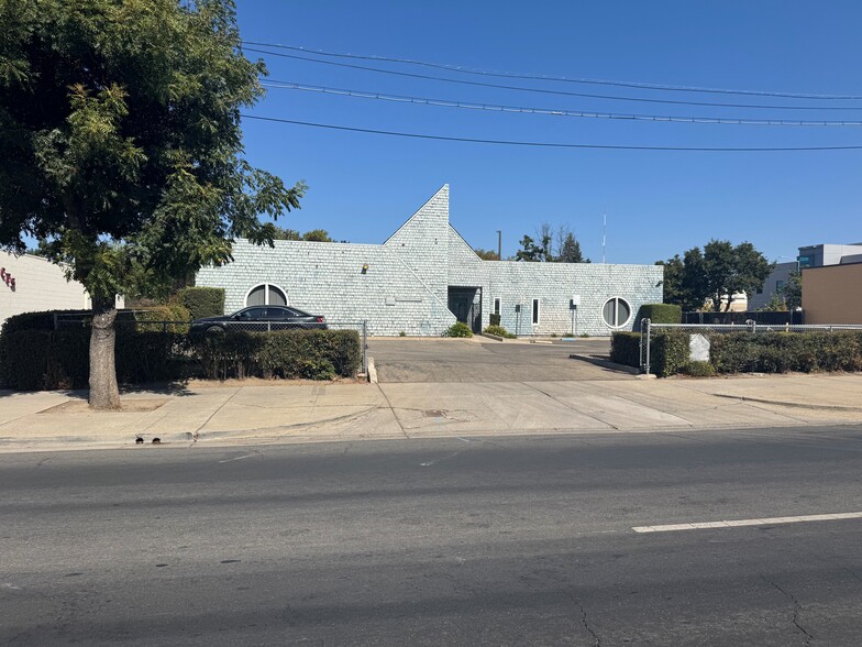 435 E Harding Way, Stockton, CA for sale - Building Photo - Image 2 of 5