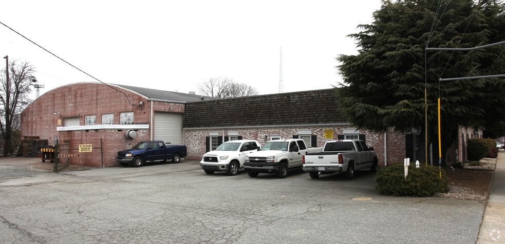 1920 W Gate City Blvd, Greensboro, NC for sale - Building Photo - Image 3 of 12