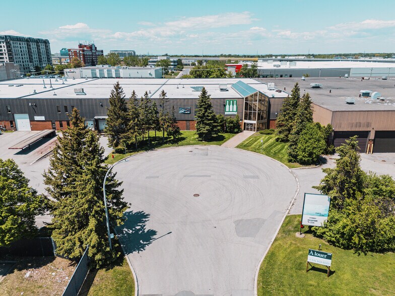 109-111 Av Manfred, Pointe-claire, QC à louer - Photo du bâtiment - Image 2 de 6