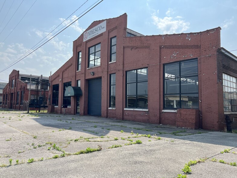 1809 & 1815 Commerce Rd, Louisville, KY portfolio of 2 properties for sale on LoopNet.ca - Building Photo - Image 1 of 11