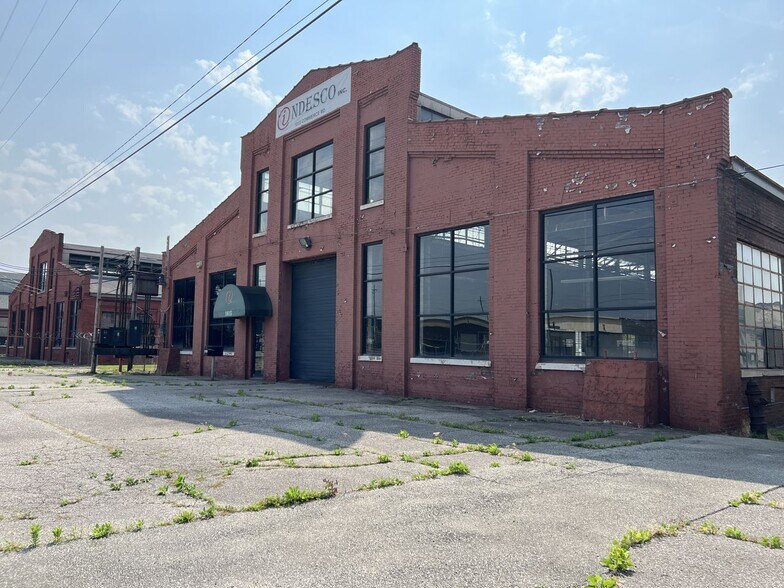 1809 & 1815 Commerce Rd, Louisville, KY portefeuille de 2 propriétés à vendre sur LoopNet.ca - Photo du bâtiment - Image 1 de 11