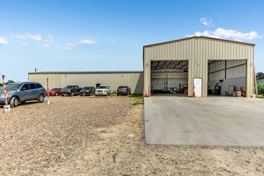 204 FM 696, Elgin, TX à vendre - Photo du bâtiment - Image 1 de 40