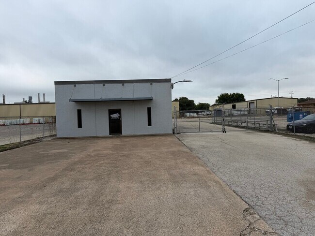 Plus de détails pour 5116 Sun Valley Dr, Fort Worth, TX - Local d'activités à louer