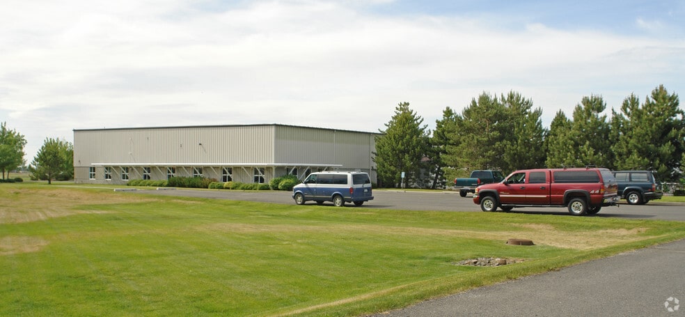 10424-10428 W Aero Rd, Spokane, WA for lease - Building Photo - Image 2 of 6