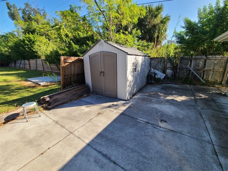 12210 Genoa Dr, North Port, FL for sale - Building Photo - Image 2 of 27