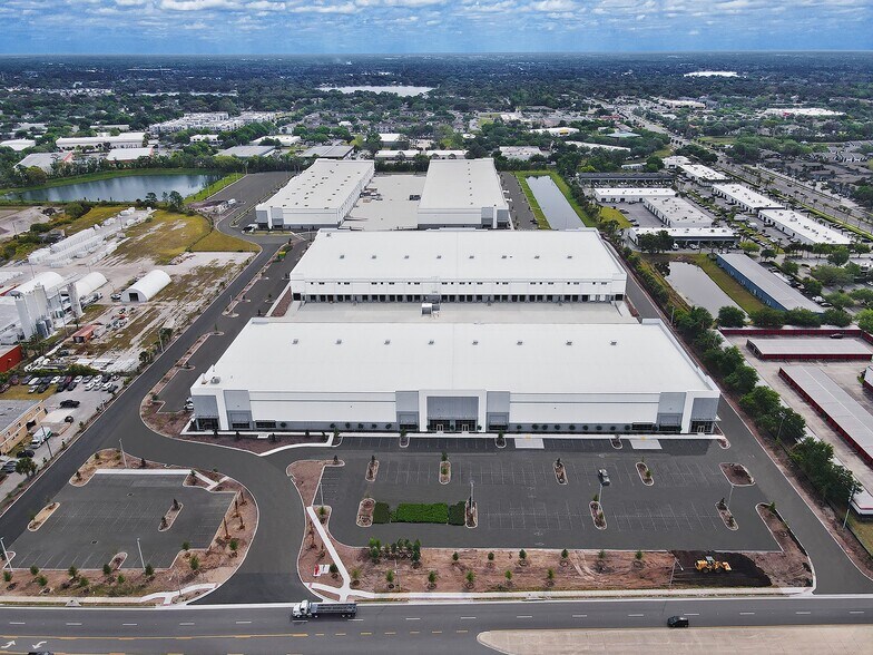 3825 Forsyth Rd, Winter Park, FL à louer - Photo du bâtiment - Image 1 de 2