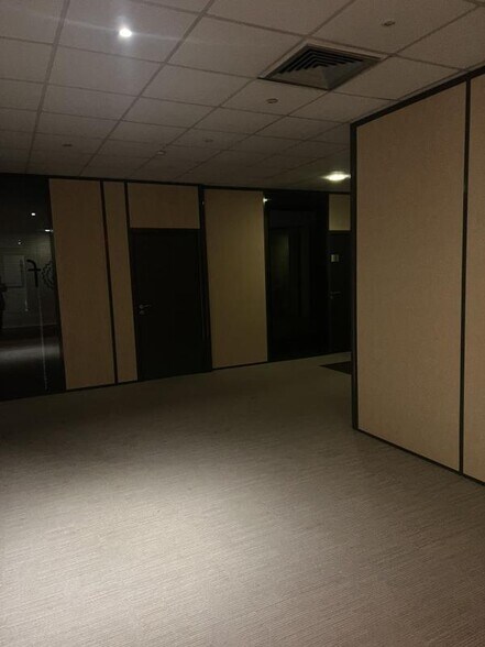 16 Avenue Jean D'Alembert, Trappes for lease - Interior Photo - Image 3 of 5
