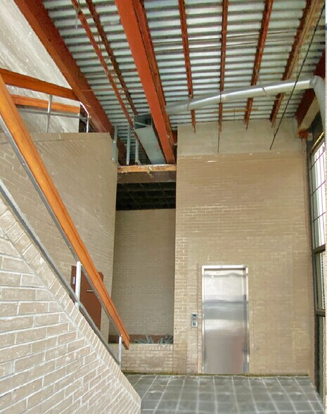 1102 37th Ave, Long Island City, NY à vendre - Hall d’entrée - Image 3 de 6