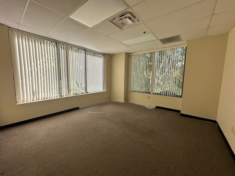 5620 W Sligh Ave, Tampa, FL à vendre - Photo du bâtiment - Image 3 de 51