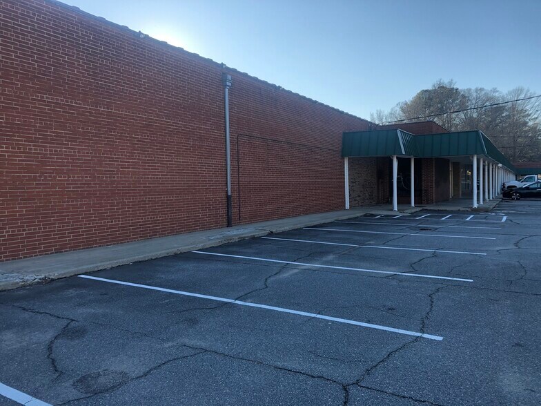 601-729 Walnut St, Rocky Mount, NC à louer - Photo du bâtiment - Image 3 de 8