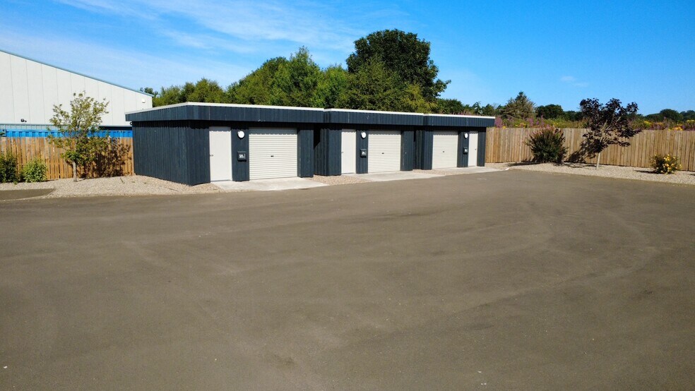 6 Brent Av, Montrose à louer - Photo du bâtiment - Image 3 de 5