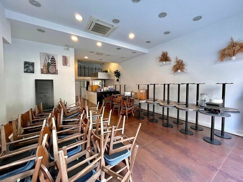 Retail in Valbonne for sale - Interior Photo - Image 3 of 7